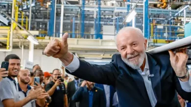 Presidente visitou centro de tecnologia da Stellantis, em Betim