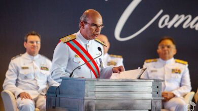 O almirante de esquadra Marcos Sampaio Olsen, atual comandante da Marinha do Brasil, assumirá interinamente o Ministério da Defesa entre os dias 12 e 18 de maio
