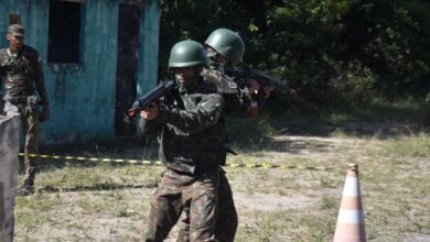 Miltiares do Exército durante treinamento.