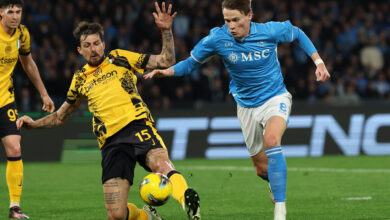 Napoli's Scott McTominay, Inter Milan's Francesco Acerbi during the Serie A soccer match between Napoli and Inter at the Diego Armando Maradona Stadium in Naples, southern italy - Saturday , March 01 , 2025. Sport - Soccer . (Photo by Alessandro Garofalo/LaPresse) - Photo by Icon Sport