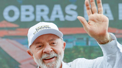 Presidente da República, Luiz Inácio Lula da Silva, durante a cerimônia de entrega de obras retomadas do Ministério da Educação na Ilha de Marajó. Orla de Breves – Pará (PA)