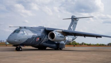 KC-390 Millennium da Embraer em nova pintura durante o Dubai Airshow 2025