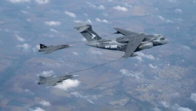 KC-390 Millennium realizando ensaio de reabastecimento em voo com o F-39E Gripen