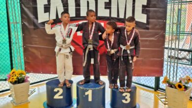 Atletas do Projeto Social Rayane de Pindamonhangaba em campeonato de Jiu-Jitsu em Guaratinguetá