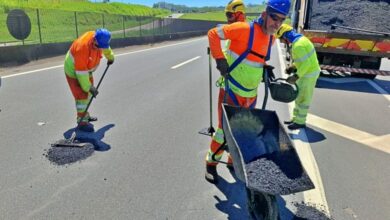 Obras de recuperação do pavimento na Via Dutra após período de chuvas