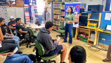 Palestra sobre prevenção à violência contra a mulher em escola estadual de Pindamonhangaba