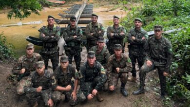 General Marcelo Lorenzini Zucco inspeciona militares do Batalhão Borba Gato em Ubatuba