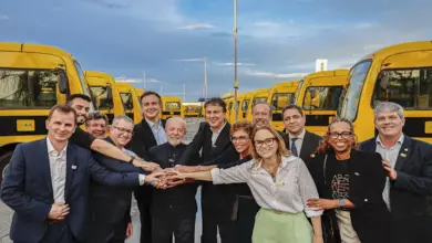 Governo entregou 324 ônibus escolares para áreas de difícil acesso