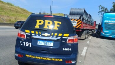 PRF flagra caminhão com mais de 30 toneladas de excesso de peso na Dutra, em Jacareí.