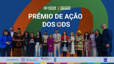 Finalistas e vencedores da edição de 2025 Prêmio de Ação dos ODS na Cerimônia de Premiação em Roma, Itália. Nascida nas favelas brasileiras e ativa em todos os estados brasileiros e em mais de 60 países, a Central Única das Favelas (CUFA) foi a vencedora do Prêmio de Ação dos ODS 2025, na categoria Resiliência.