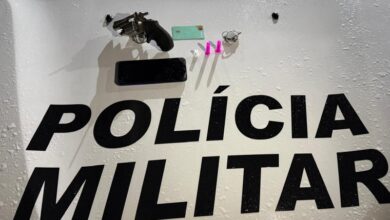 Revólver e cocaína são apreendidos em abordagem policial em Roseira