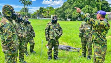A capacidade de Defesa Química, Biológica, Radiológica e Nuclear (DQBRN) é fundamental para a preparação da Força Terrestre. A Escola de Instrução Especializada (EsIE) treina militares em DQBRN com cursos e instruções.