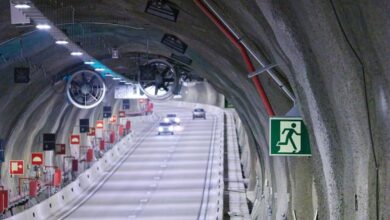 Túneis da Tamoios terão manutenção noturna entre 25 e 28 de maio com alterações no tráfego. Veja os trechos afetados.