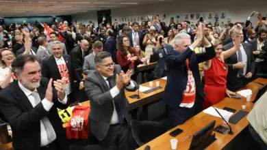 Texto prevê jornada de 40 horas semanais e dois dias de descanso