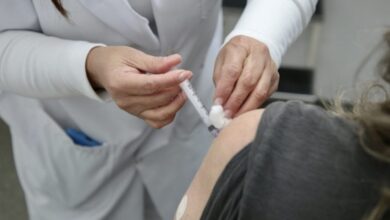 Vacinar adultos preserva o círculo de proteção imunológica dos bebês