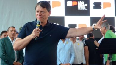 Governador Tarcísio de Freitas durante inauguração da Via Estrutural em Pindamonhangaba. (Foto: Alex Santos/PortalR3)
