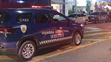 Ação passou por 13 bairros e resultou no fechamento de três estabelecimentos