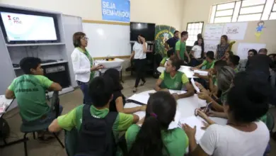 O programa funciona como uma poupança educacional criada para incentivar a permanência dos jovens na escola até a conclusão do ensino médio.