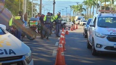 Operação Cavalo de Aço em Pindamonhangaba fiscaliza mais de 2,3 mil condutores e apreende 118 veículos.