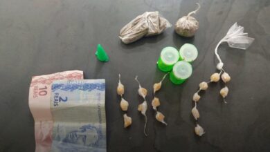 Homem é preso por tráfico de drogas em Pindamonhangaba durante ação da Polícia Militar; drogas foram apreendidas.