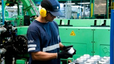 Linha de produção da fábrica da Ardagh Metal Packaging em Jacareí (SP)
