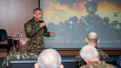 Na abertura do seminário, o Chefe do Estado-Maior do Exército, General de Exército Francisco Humberto Montenegro Júnior, destacou que a rápida evolução do cenário internacional exige permanente adaptação da Instituição e a continuidade do processo de transformação do Exército.