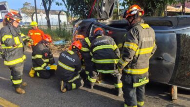 Bombeiros durante atendimento. (Foto: Divulgação)