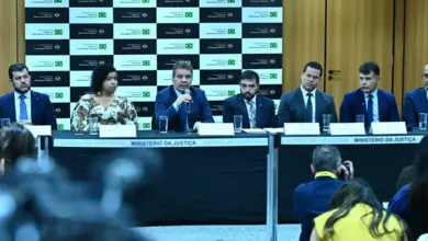Em entrevista coletiva na sede do Ministério da Justiça e Segurança Pública (MJSP), em Brasília, o diretor de Operações Integradas e de Inteligência (Diopi) da Secretaria Nacional de Segurança Pública (Senasp), Anchieta Nery, explicou que o que se apurou na Operação Rede Interrompida não diz respeito meramente a opiniões emitidas nas redes sociais